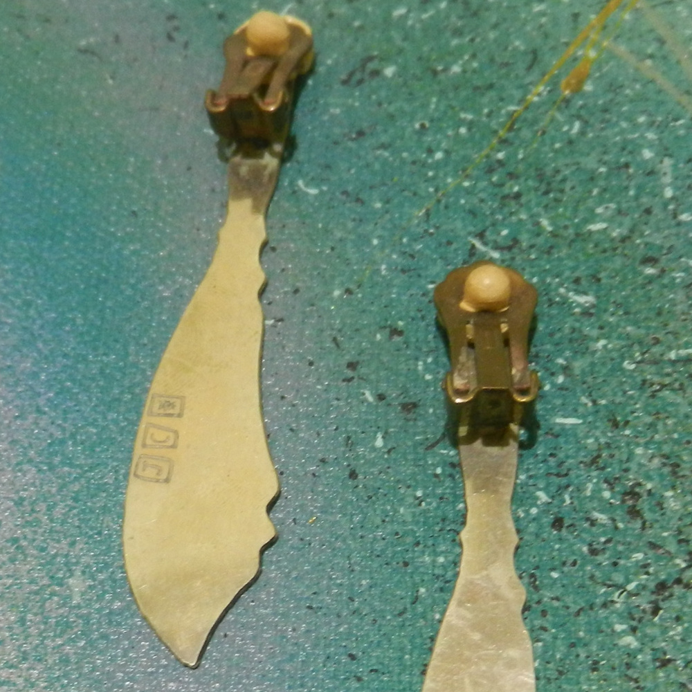 VTG Contempo pewter clip earrings silver pewter tone knife utensil pirate flair - Picture 3 of 10